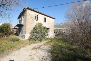 Solin, Sveti Kajo, prodaja zemljište 1349m2  sa kućom 240m2
