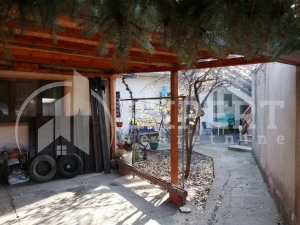 Kuća sa poslovnim prostorom u centru Niša, 200 m2