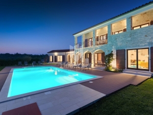 Tinjan, središnja Istra, Villa sa bazenom na prekrasnoj lokaciji