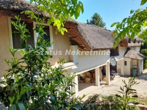 Sremski Karlovci- Autentična Sremačka kuća sa krovom od Trske-065/385 8880