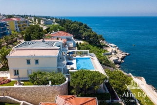 House Umag Crveni Vrh Luxury villa, first row from the sea !