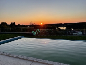 Luksuzna vila sa bazenom i pogledom na Dunav! 210m2. 