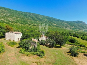 Labin, surroundings, beautiful property with three buildings for renovation