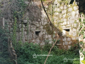 Imanje od 3 stare kamene kuće u Morinju