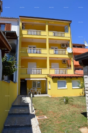 House House with four separate apartments. 1 km to Verudela.