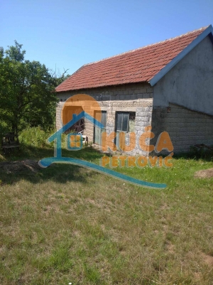 Na prodaju seosko domaćinstvo, selo Jovanovac, dve kuće 360m2, na placu od 50ari