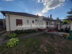 Petrovaradin-uknjižena porodična kuća 171 m2 na placu od 451 m2 u lepom i mirnom kraju-065/385 8880