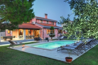 ISTRIA, PULA Modern detached house with pool in a great location