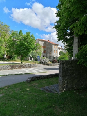ISTRA, GRAČIŠĆE - Kuća u samom centru naselja