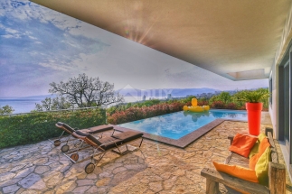 KOSTRENA - Predivna vila s bazenom na parceli od 2200m2