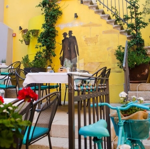 Rovinj, center, well-established restaurant in a top location