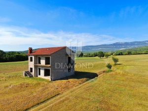 Boljun, a house in a beautiful location with an open view