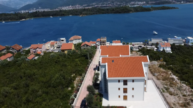 New 2-bedroom apartment with a sea view in Bogišići