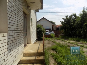 Na prodaju spratna kuća u Ćupriji na placu površine 9 ari