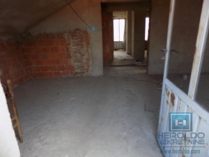 Na prodaju spratna kuća u Ćupriji na placu površine 9 ari