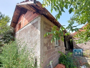 Kuća sa placem od 18a u naselju Panjevački rit
