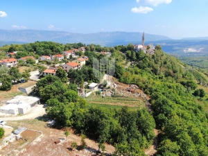Pićan, building plot on the edge of the village with an open view