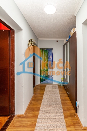 Trosoban stan u kući u Duvaništu, 119 m2