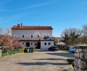 ISTRIA, LABIN - Apartment house in the suburbs on a spacious plot