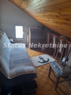 Futog-uknjižena kvalitetno građena dvospratna kuća 250 m2 u mirnom kraju bliže Veterniku-065/385 888