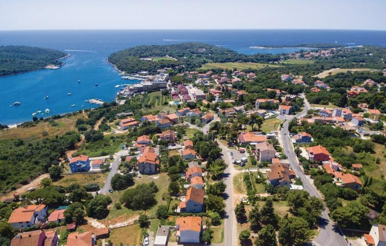 ISTRIA, MEDULIN Family house with apartments in Banjole - 500 m FROM THE SEA !!