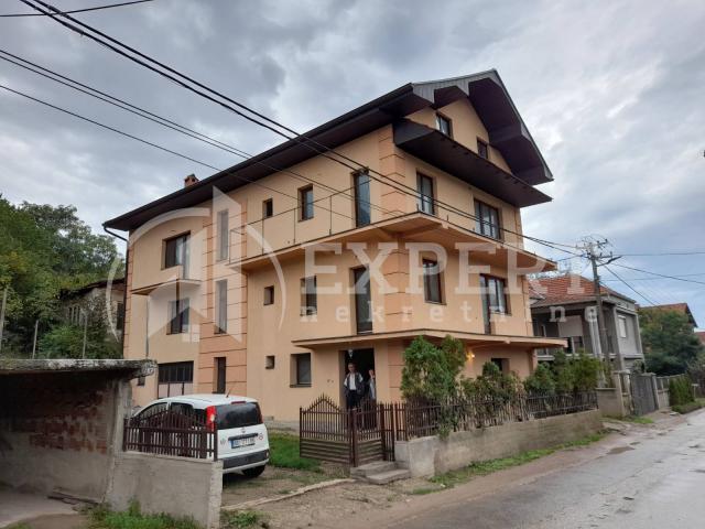 Lepa, nova kuća u Gabrovcu, 420 m2