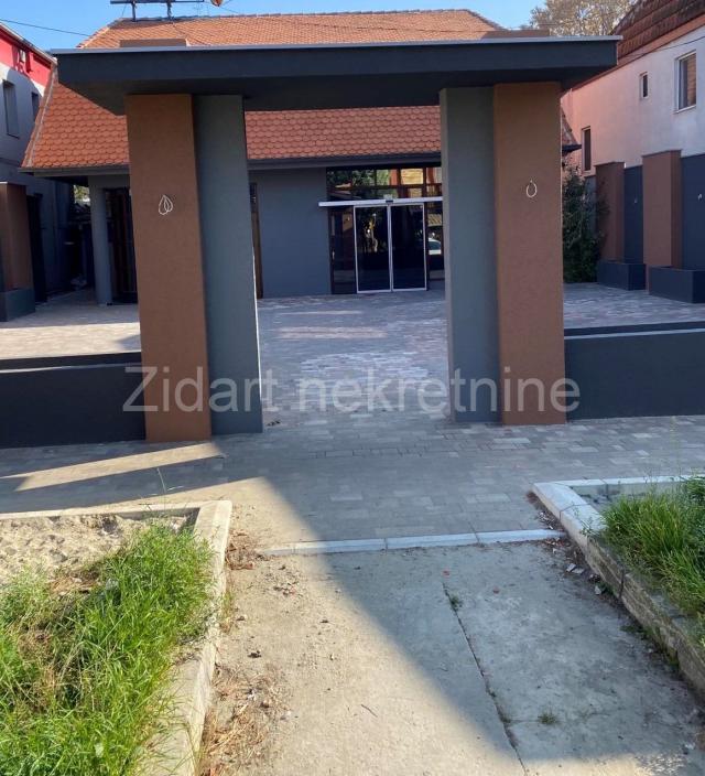 Batajnica, Majora Zorana Radosavljevića, 225m2+153m2 terasa, parking, garaža