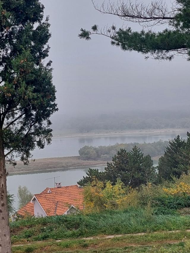 Vikendica u Krčedinu sa pogledom na Dunav