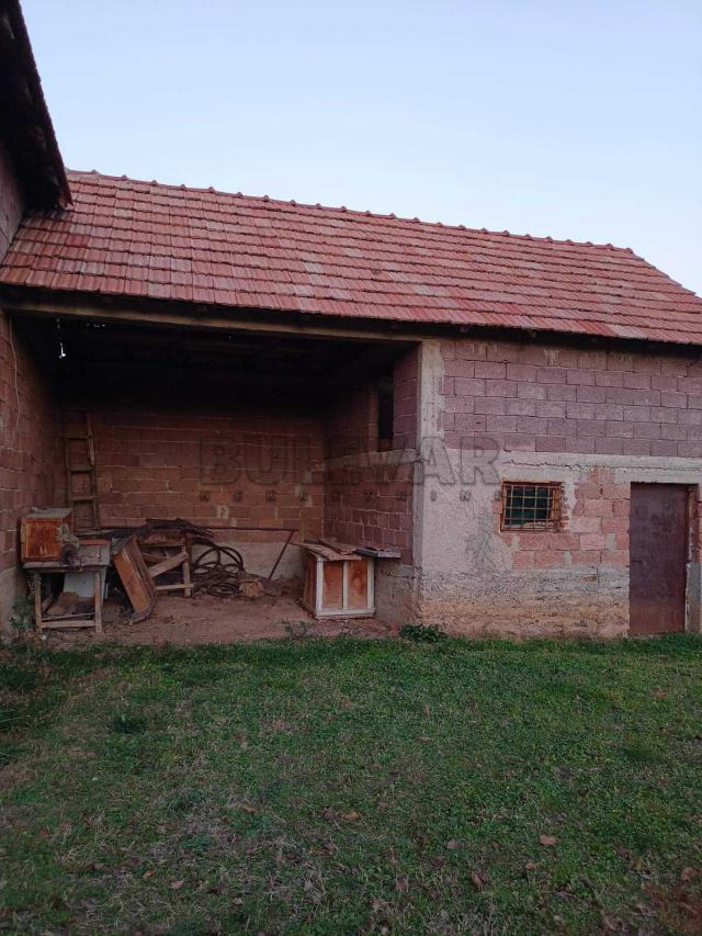 Kuća, s. Azbresnica, Merošina, 130 m2