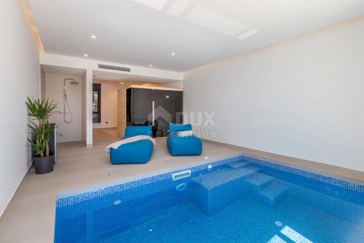 KARLOBAG, PRVI RED DO MORA - Moderna kuća s vanjskim i unutarnjim bazenom