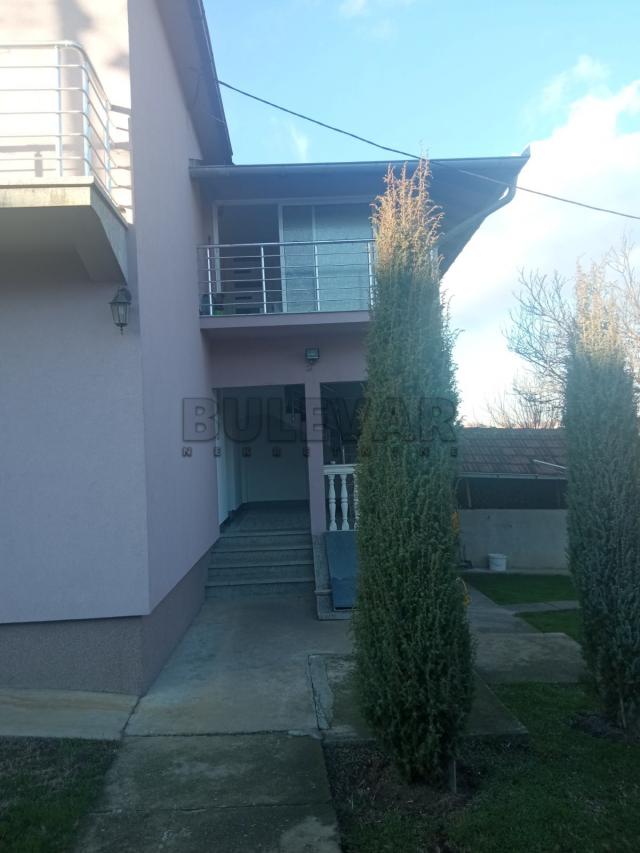 Kuća u Kragujevcu, osnova 94 m2, plac 4, 27 ara