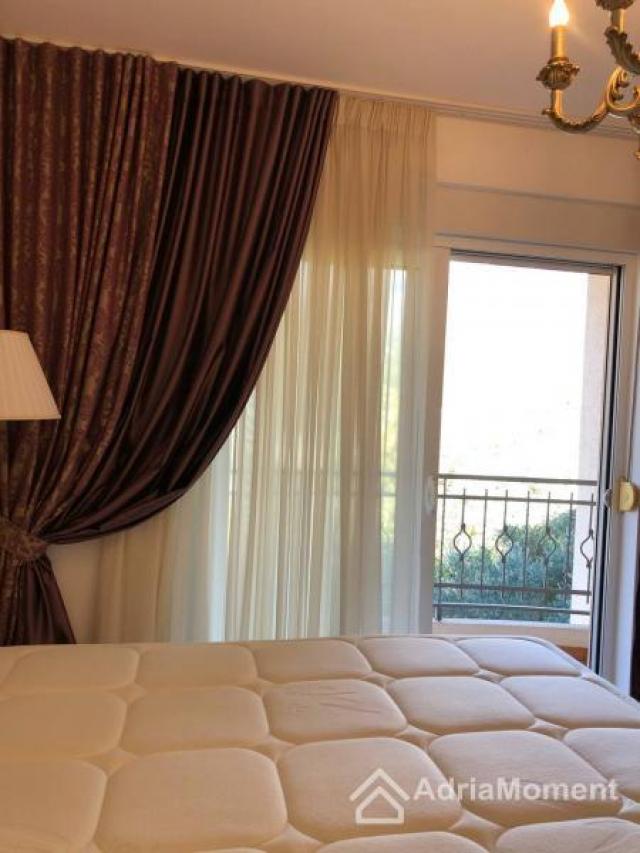 Stan sa 3 spavaće sobe u Bečićima, 106 m2