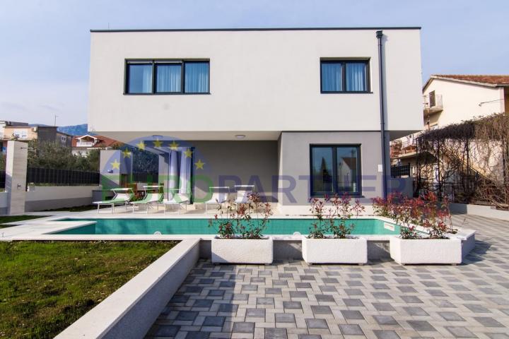 2 Beautiful modern villas with pool, Kaštela, for sale