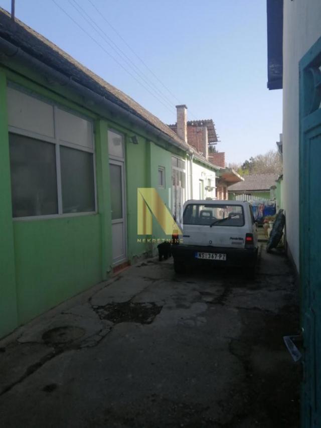 Na prodaju kuća u mirnoj ulici u Petrovaradinu