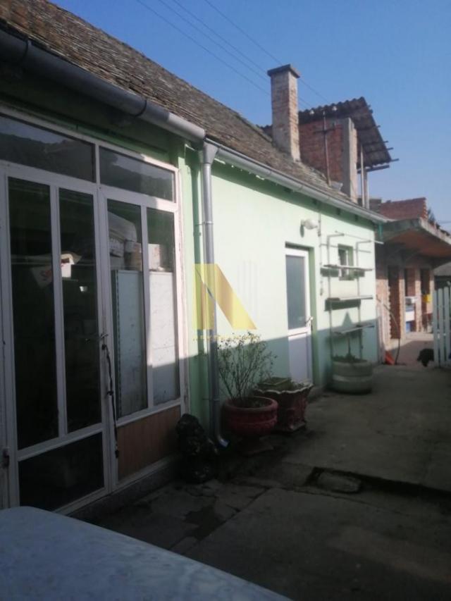 Na prodaju kuća u mirnoj ulici u Petrovaradinu