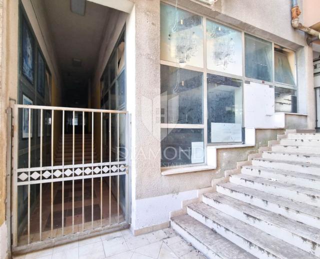 Poreč, downtown business premises in a sought-after location!