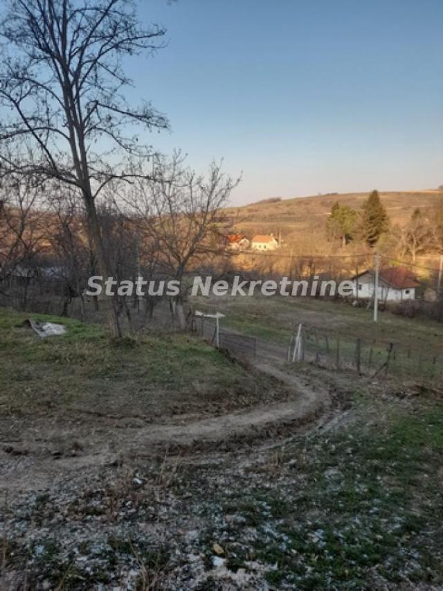 Fruška Gora-Porodična kuća 100 m2 na osunčanom velikom Placu 11408 m2 na brdu iznad Beočina-065/385 