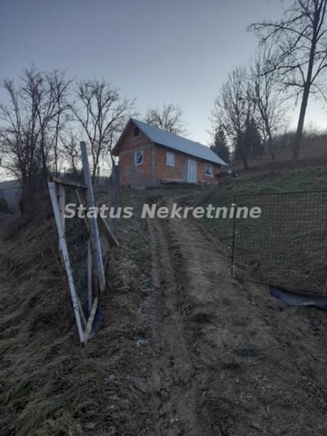 Fruška Gora-Porodična kuća 100 m2 na osunčanom velikom Placu 11408 m2 na brdu iznad Beočina-065/385 