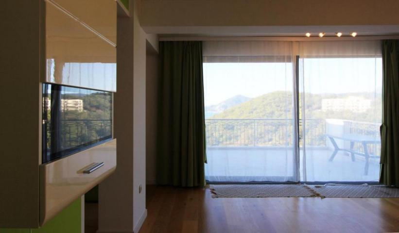 Luxury 2-bedroom apartment with a sea view in Budva for sale