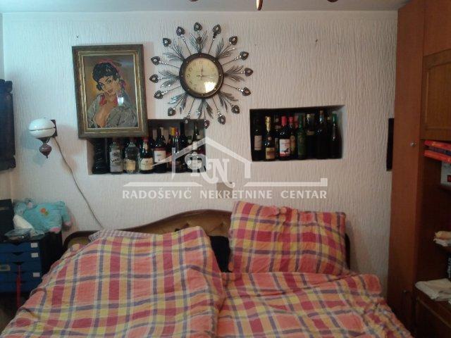 Retko u ponudi, trospratna kuća u Mladenovcu ID#1002