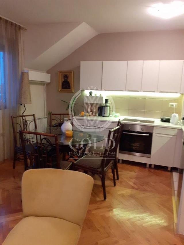 Prodajemo komforan 2. 5 stan na Bulevaru Jovana Dučića 65m2, 142140 eura ID#5279