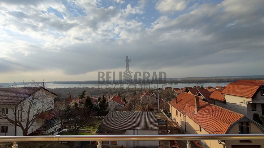 Višnjica, kuća novije gradnje sa pogledom na Dunav 