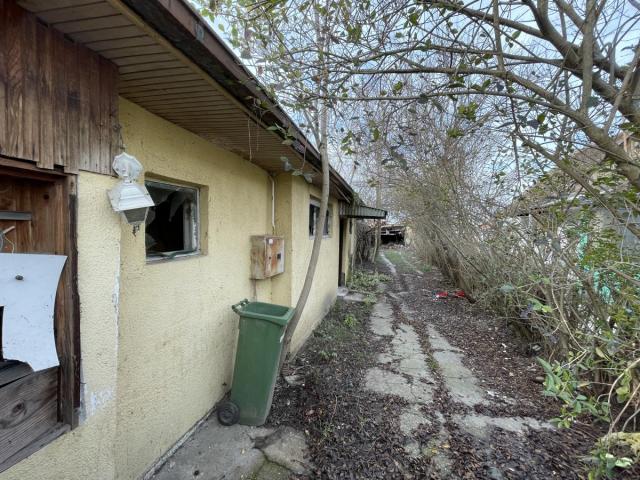 Stara kuća za rušenje 165m Futog Zdravka Čelara plac 436m
