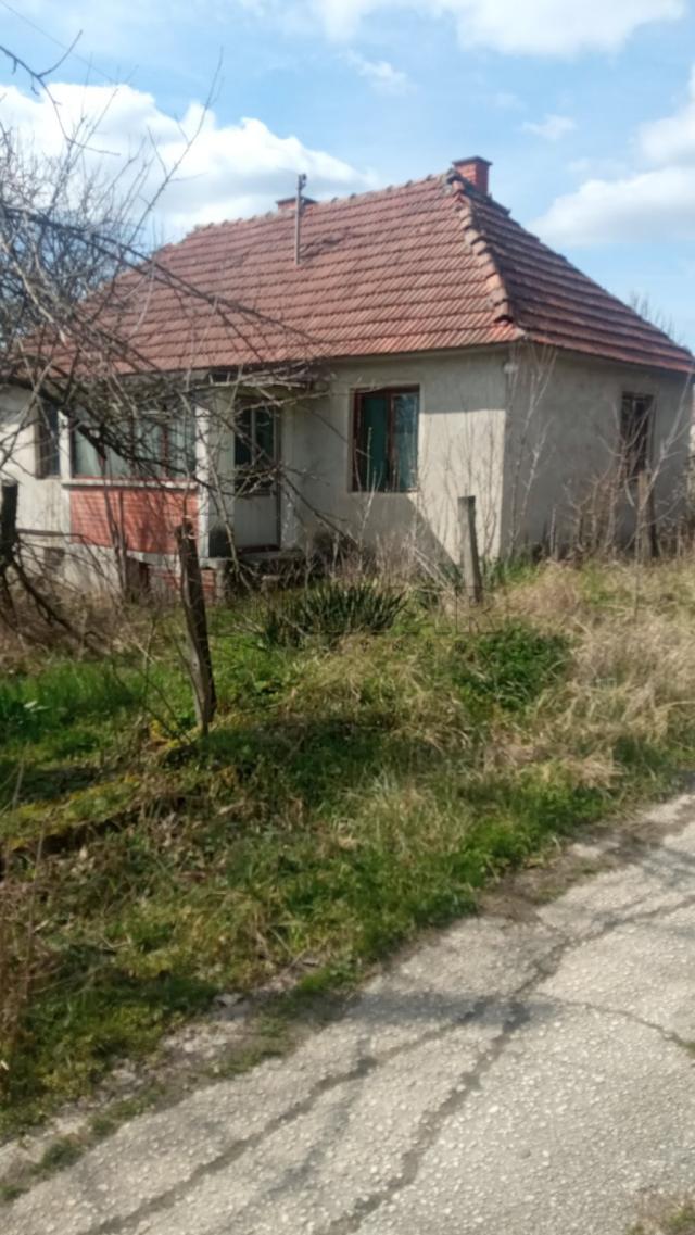 Kuća u Batočini, selo Batočina, 25 m2, plac 1348 m2