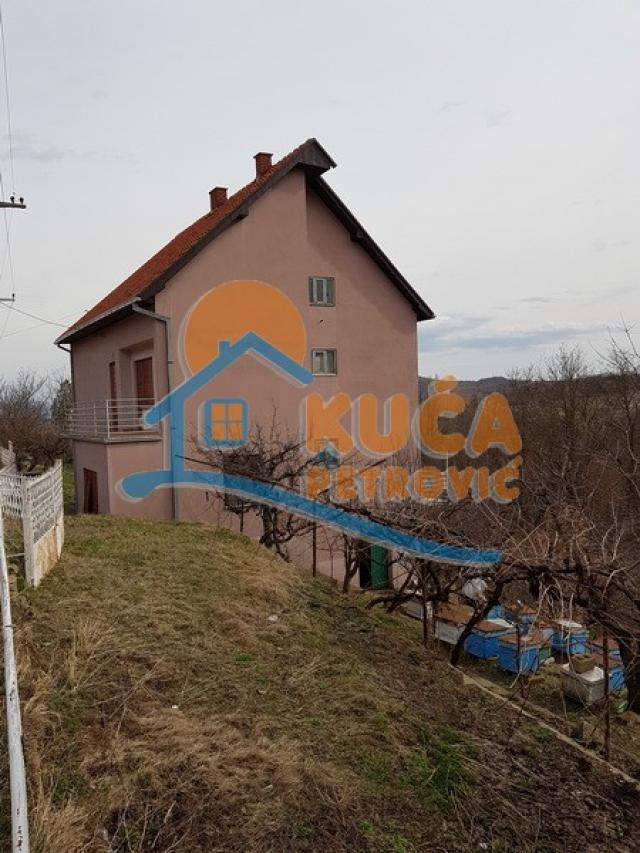 Porodična kuća sa okućnicom, selo Krajkovac kod Merošine