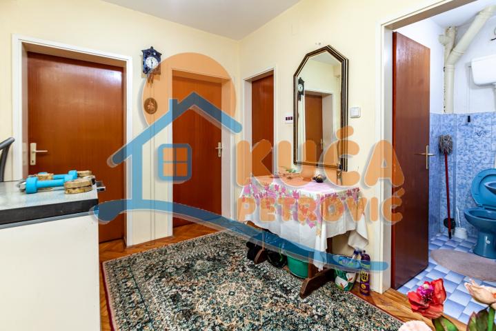 Na prodaju kuća u Durlanu, 279m2, na placu od 206m2