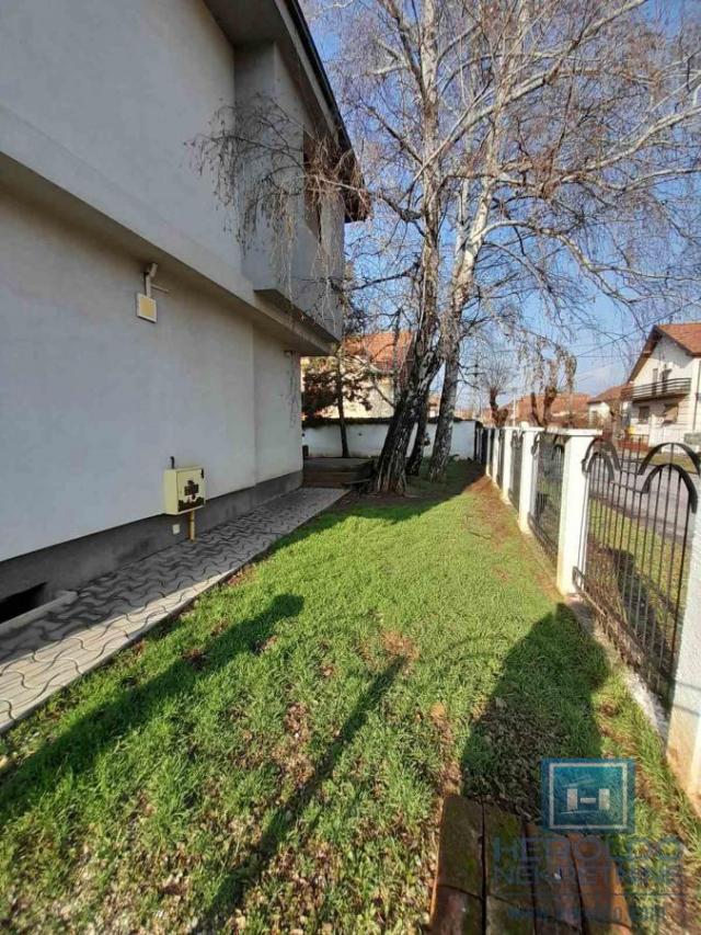 Na prodaju stambeno - poslovni prostor u Ćupriji