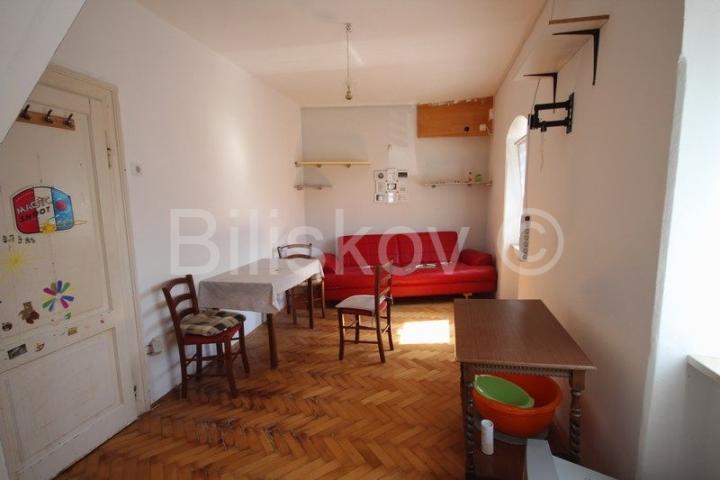Split, Varoš, 2 stana 90 m2 i dvorište 87 m2