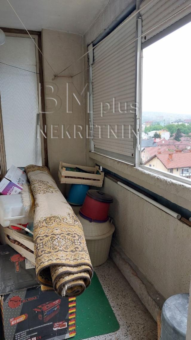 Prodaje se trosoban stan  na Bulevaru Nemanjića, Zona I