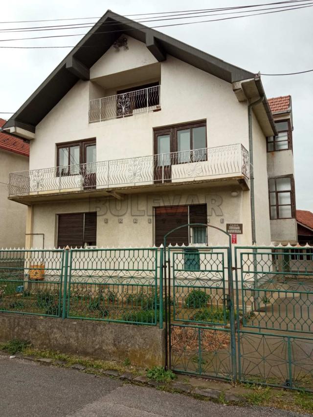 Kuća u  Kragujevcu, naselje Palilule , 91 m2, plac 464 m2